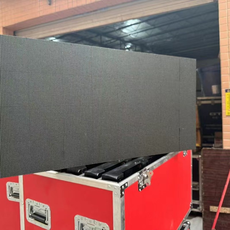 What are the benefits of using a LED Waterproof Screen?